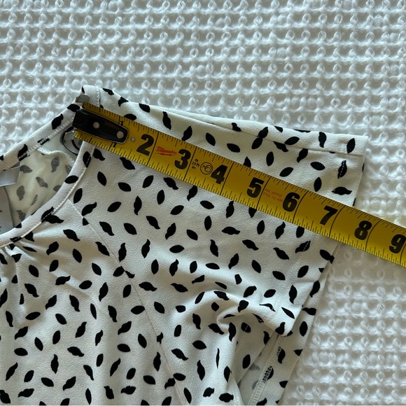 H&M Blouse Women’s Size S White Black Dot Print Flutter Cap Sleeve Lightweight - Picture 10 of 10